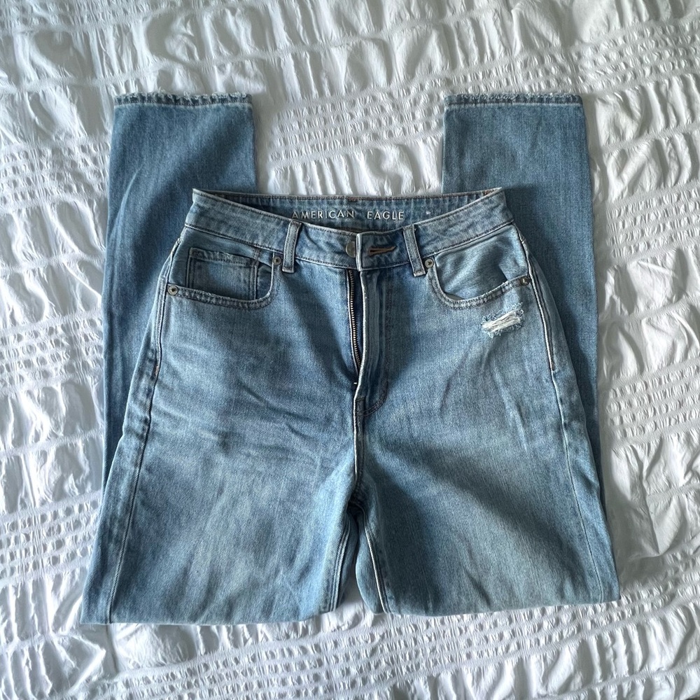 American Eagle ripped knee jeans